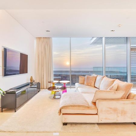 Posh 2 Bedroom Oceanfront Apt In The Heart Of Bluewaters Island Дубай Екстериор снимка