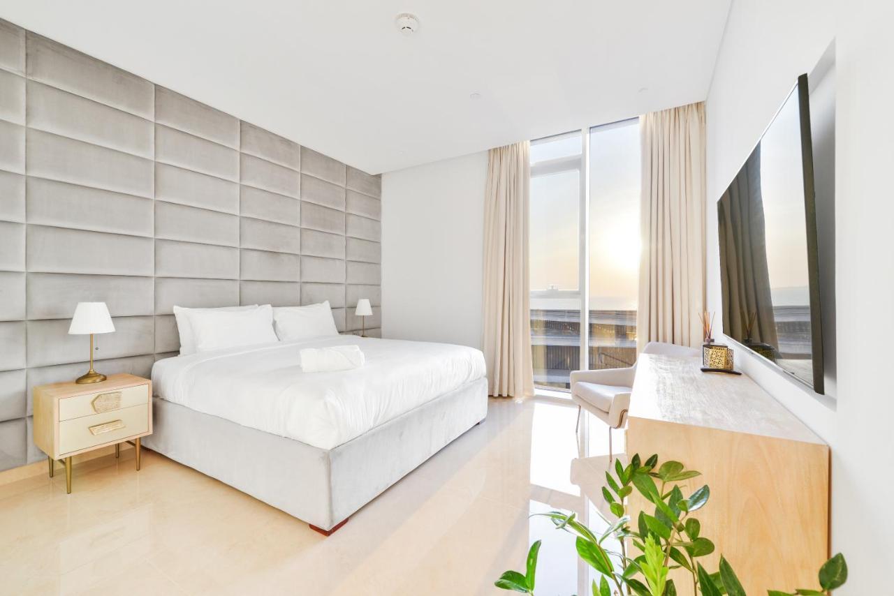 Posh 2 Bedroom Oceanfront Apt In The Heart Of Bluewaters Island Дубай Екстериор снимка
