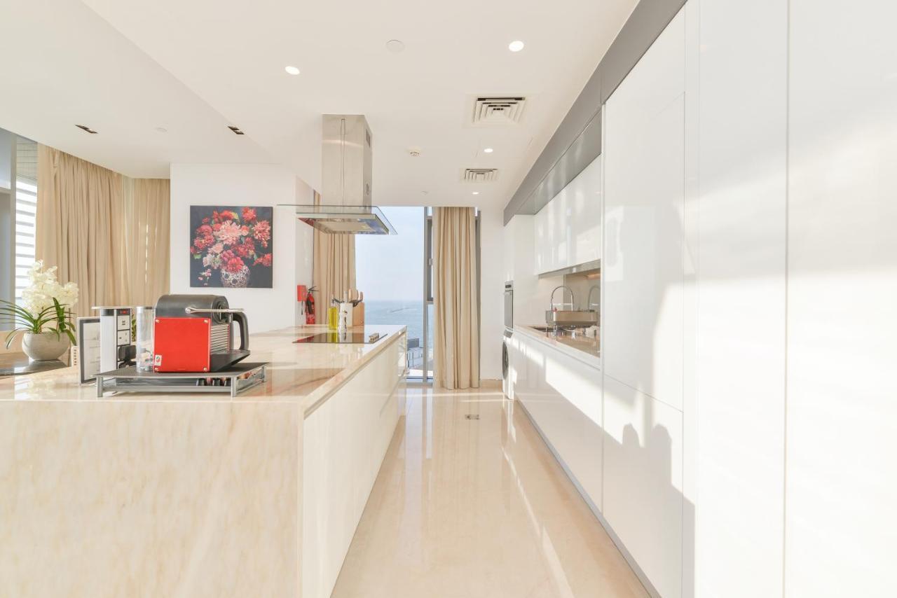 Posh 2 Bedroom Oceanfront Apt In The Heart Of Bluewaters Island Дубай Екстериор снимка
