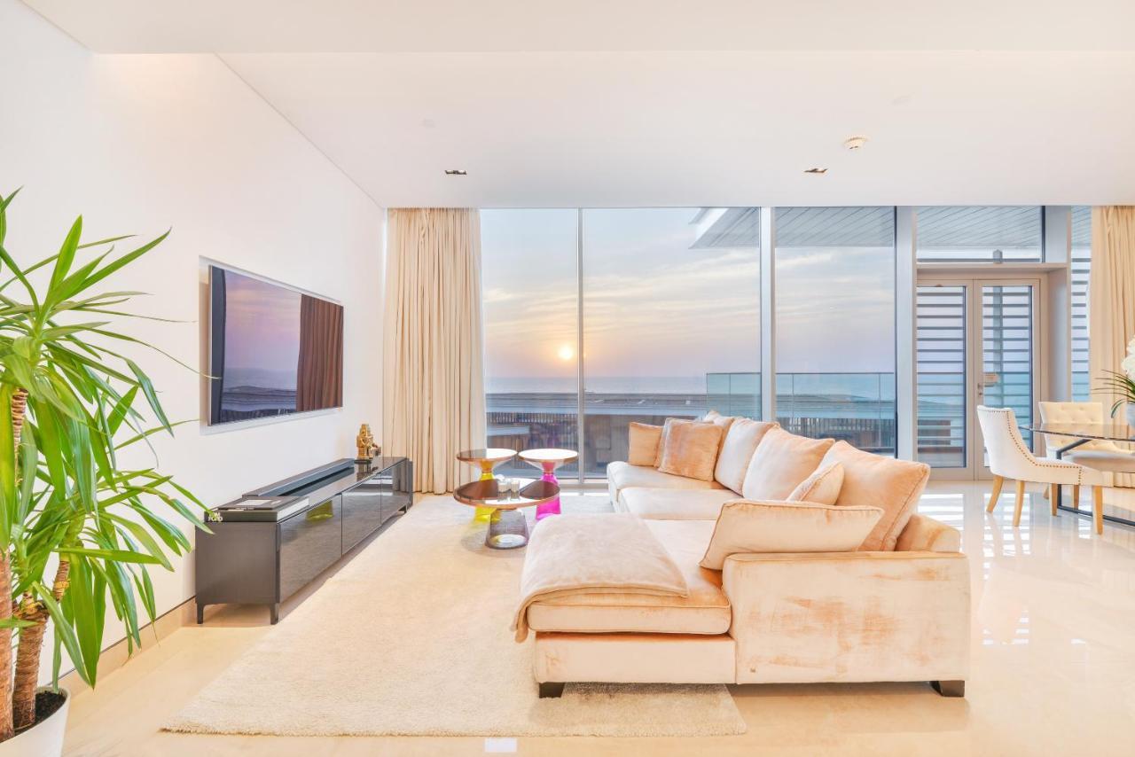 Posh 2 Bedroom Oceanfront Apt In The Heart Of Bluewaters Island Дубай Екстериор снимка