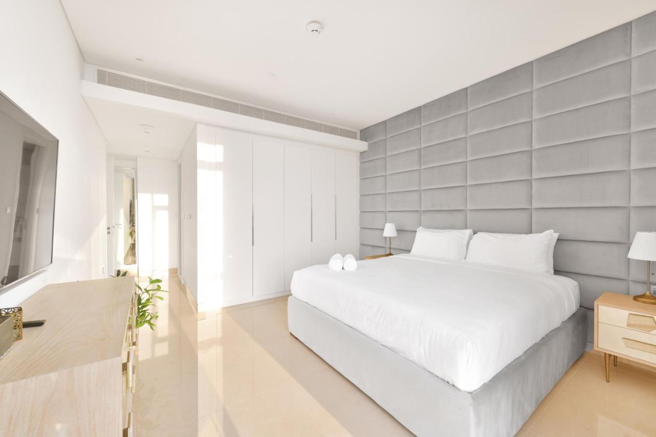 Posh 2 Bedroom Oceanfront Apt In The Heart Of Bluewaters Island Дубай Екстериор снимка