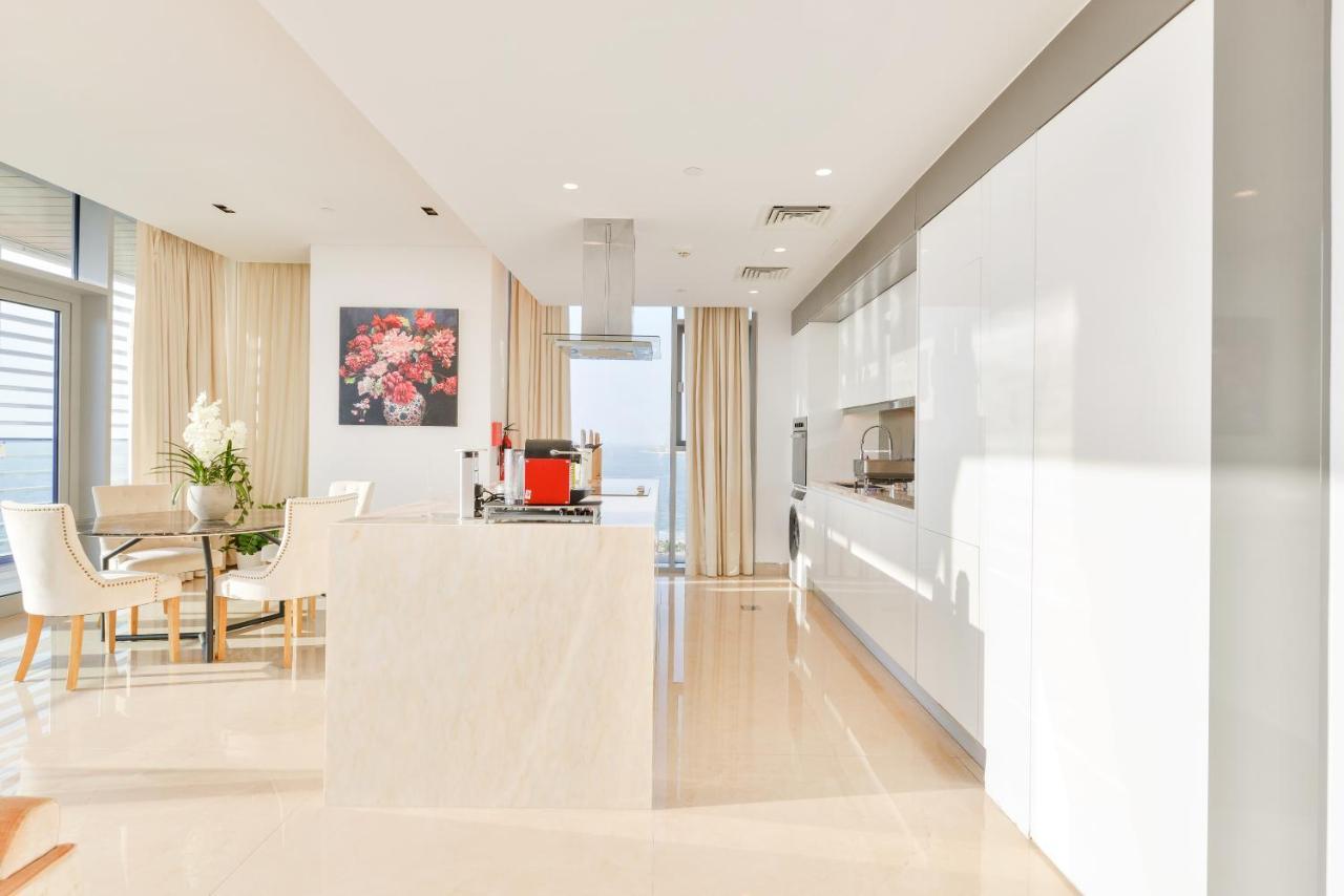 Posh 2 Bedroom Oceanfront Apt In The Heart Of Bluewaters Island Дубай Екстериор снимка