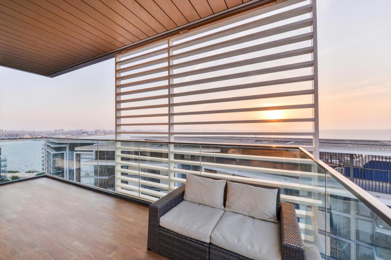 Posh 2 Bedroom Oceanfront Apt In The Heart Of Bluewaters Island Дубай Екстериор снимка