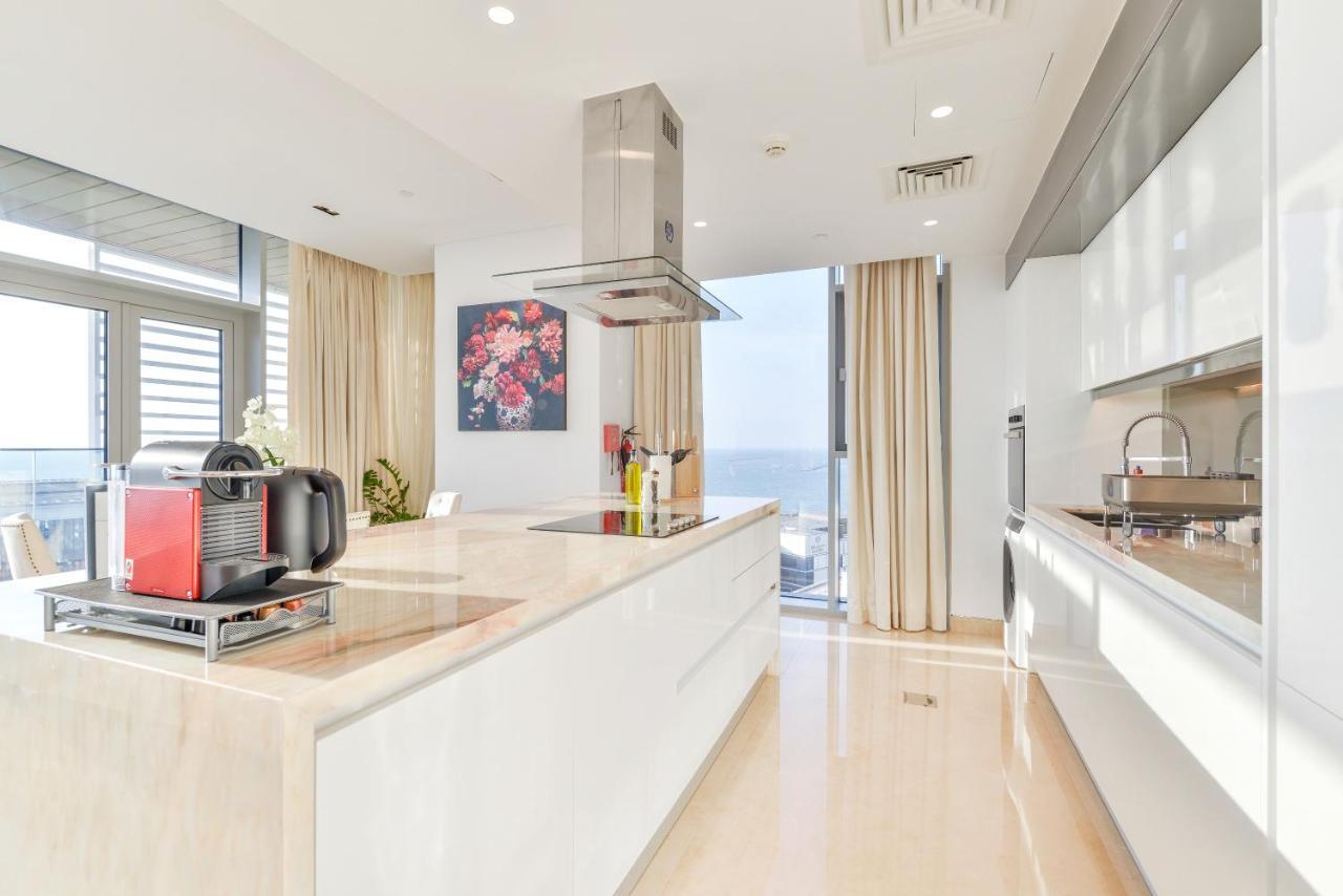 Posh 2 Bedroom Oceanfront Apt In The Heart Of Bluewaters Island Дубай Екстериор снимка